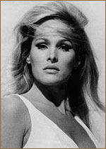   (Ursula Andress) 