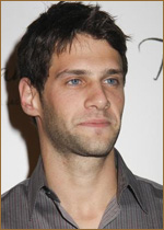   (Justin Bartha) 