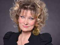 «У меня товар улетал»: Ольга Хохлова рассказала, как работала на рынке в 90-е