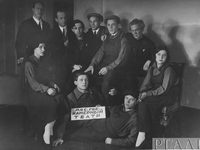 Коллективная фотография артистов Московского Камерного театра (1931-1932)
